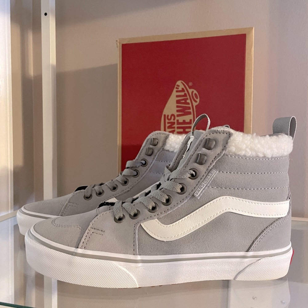 Ladies Vans - High Tops size 7. Fillmore Vansgaurd in Grey & White.